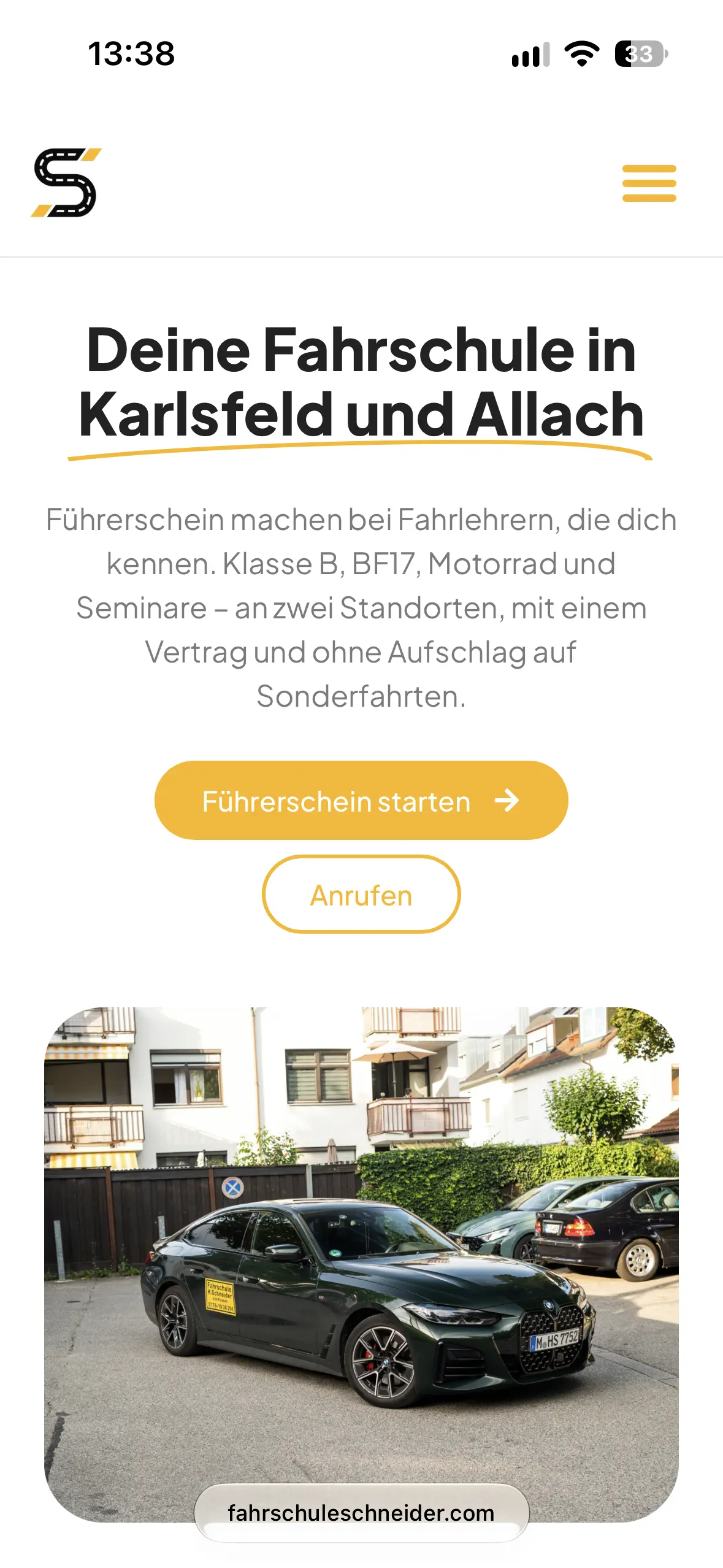 Website der Fahrschule Schneider auf dem Smartphone